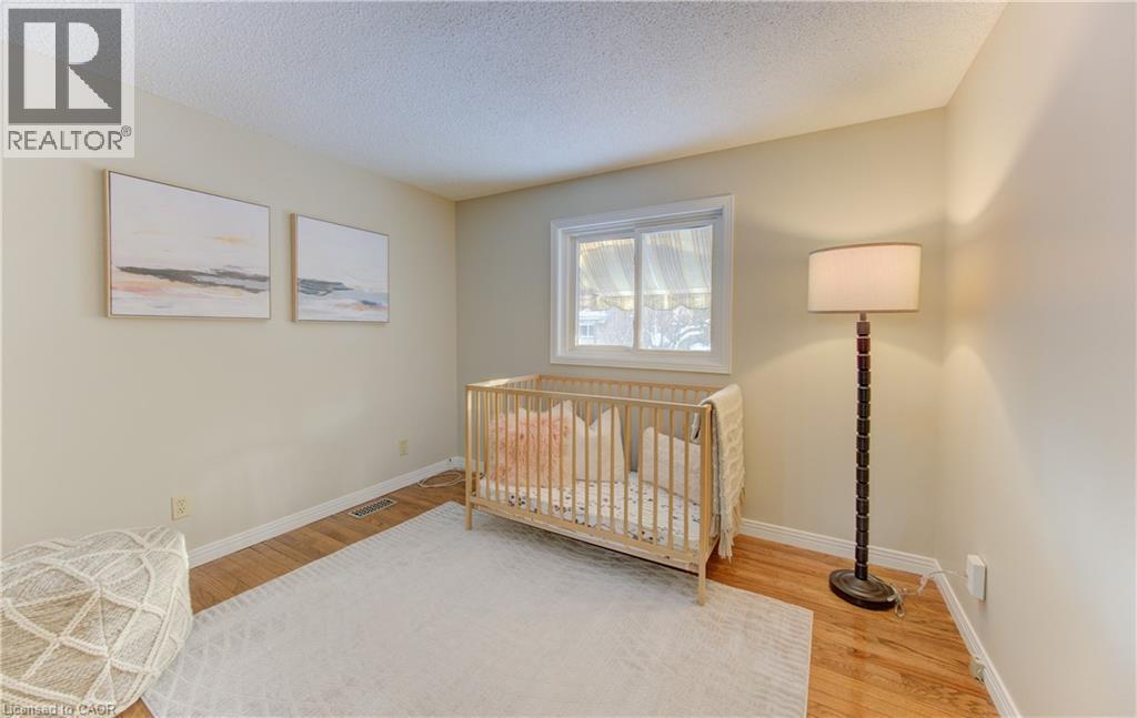 21 Sandcliffe Place, Waterloo, ON - Indoor Photo Showing Bedroom