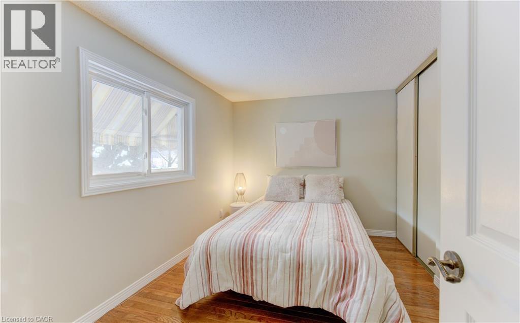 21 Sandcliffe Place, Waterloo, ON - Indoor Photo Showing Bedroom
