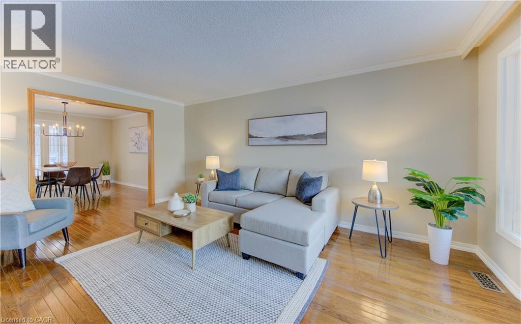 21 Sandcliffe Place, Waterloo, ON - Indoor Photo Showing Living Room