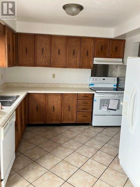 42 Coe Drive, Ajax, ON - Indoor Photo Showing Kitchen