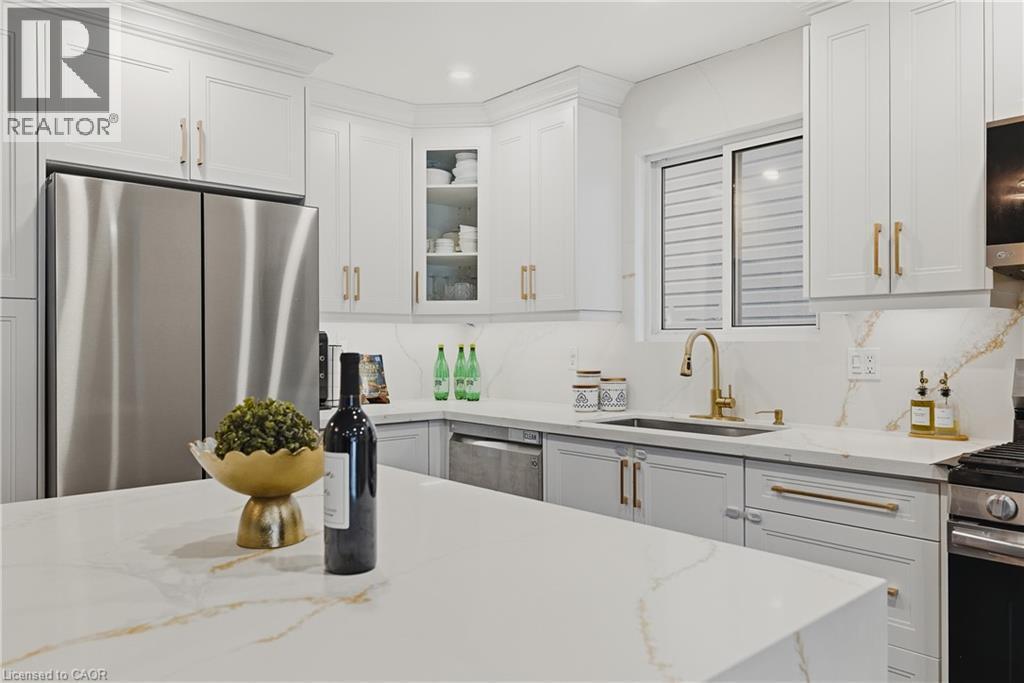 279 Highbrook Crescent, Kitchener, ON - Indoor Photo Showing Kitchen With Stainless Steel Kitchen With Upgraded Kitchen