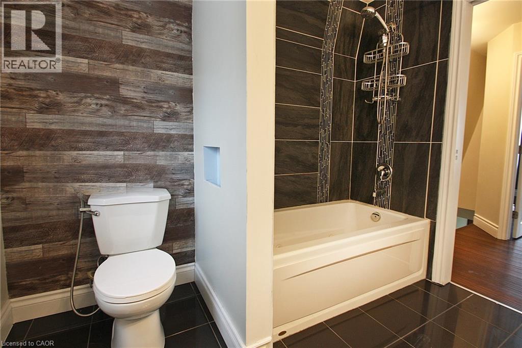 129 Hillyard Street, Hamilton, ON - Indoor Photo Showing Bathroom