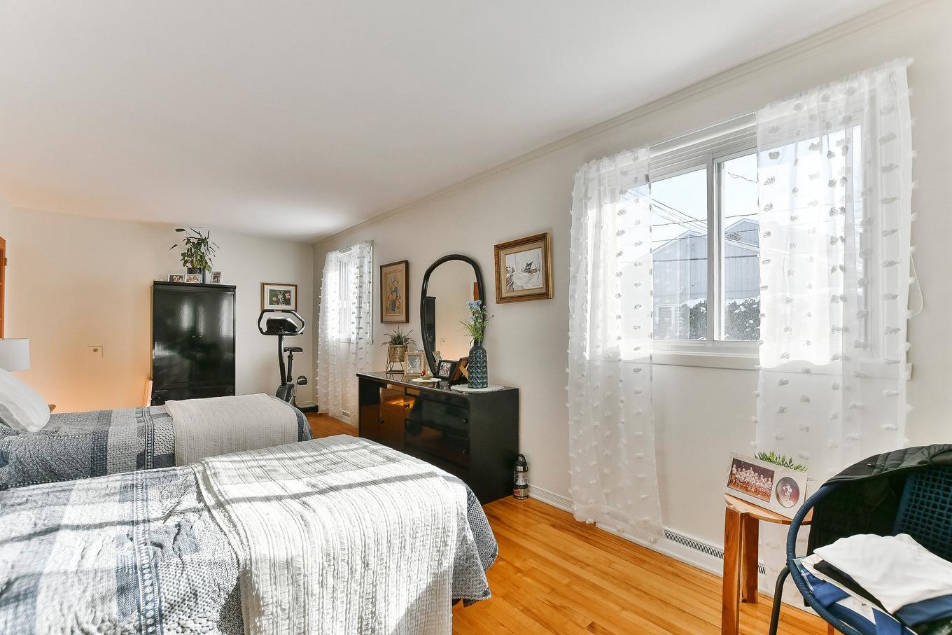Primary bedroom - 3950 Rue Nathalie, Laval (Fabreville), QC - Indoor Photo Showing Bedroom