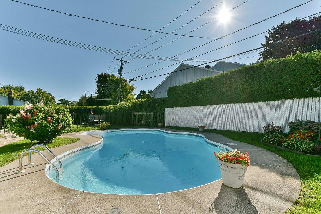 Backyard - 3950 Rue Nathalie, Laval (Fabreville), QC - Outdoor With In Ground Pool With Backyard