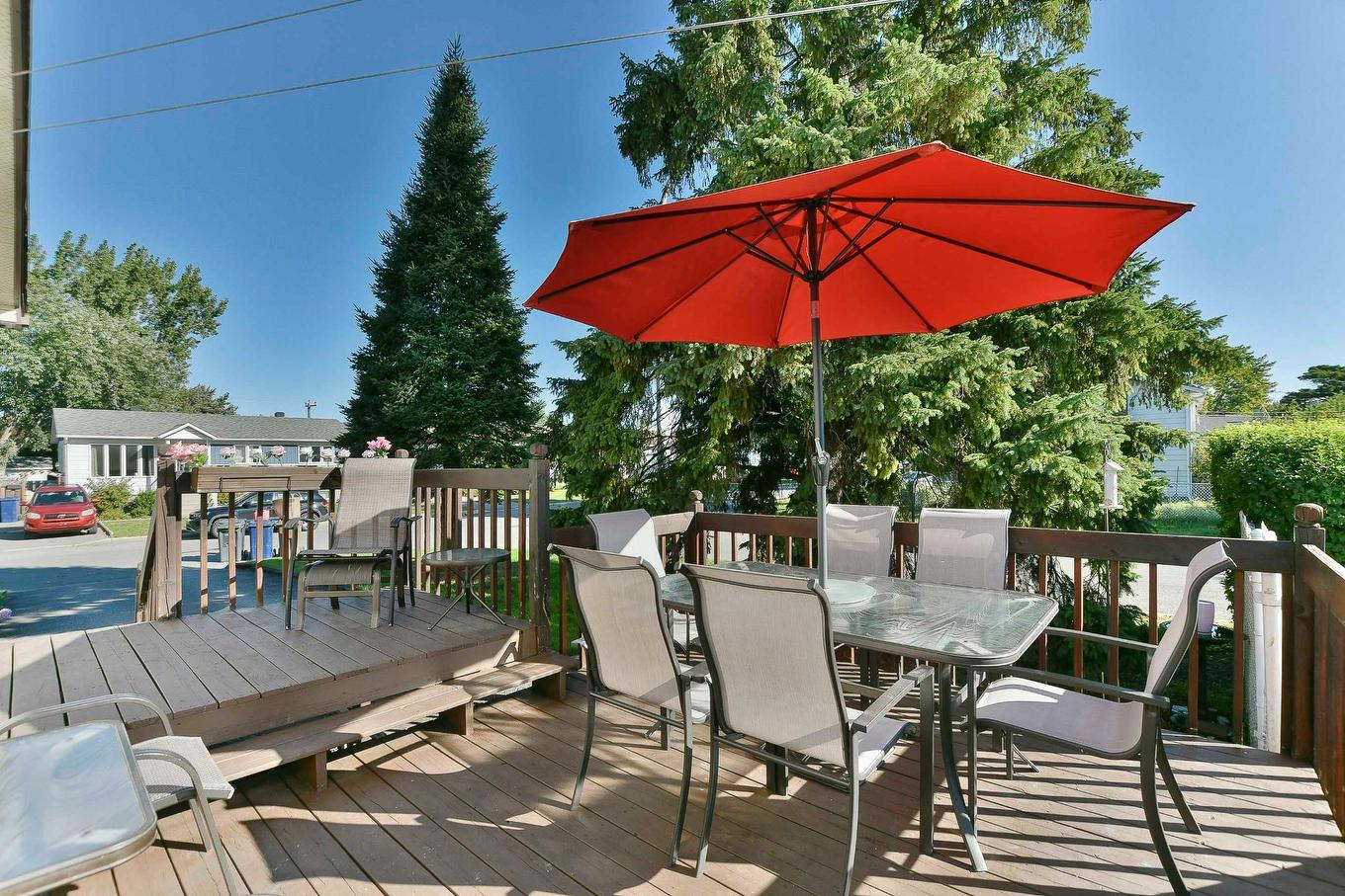 Exterior - 3950 Rue Nathalie, Laval (Fabreville), QC - Outdoor With Deck Patio Veranda