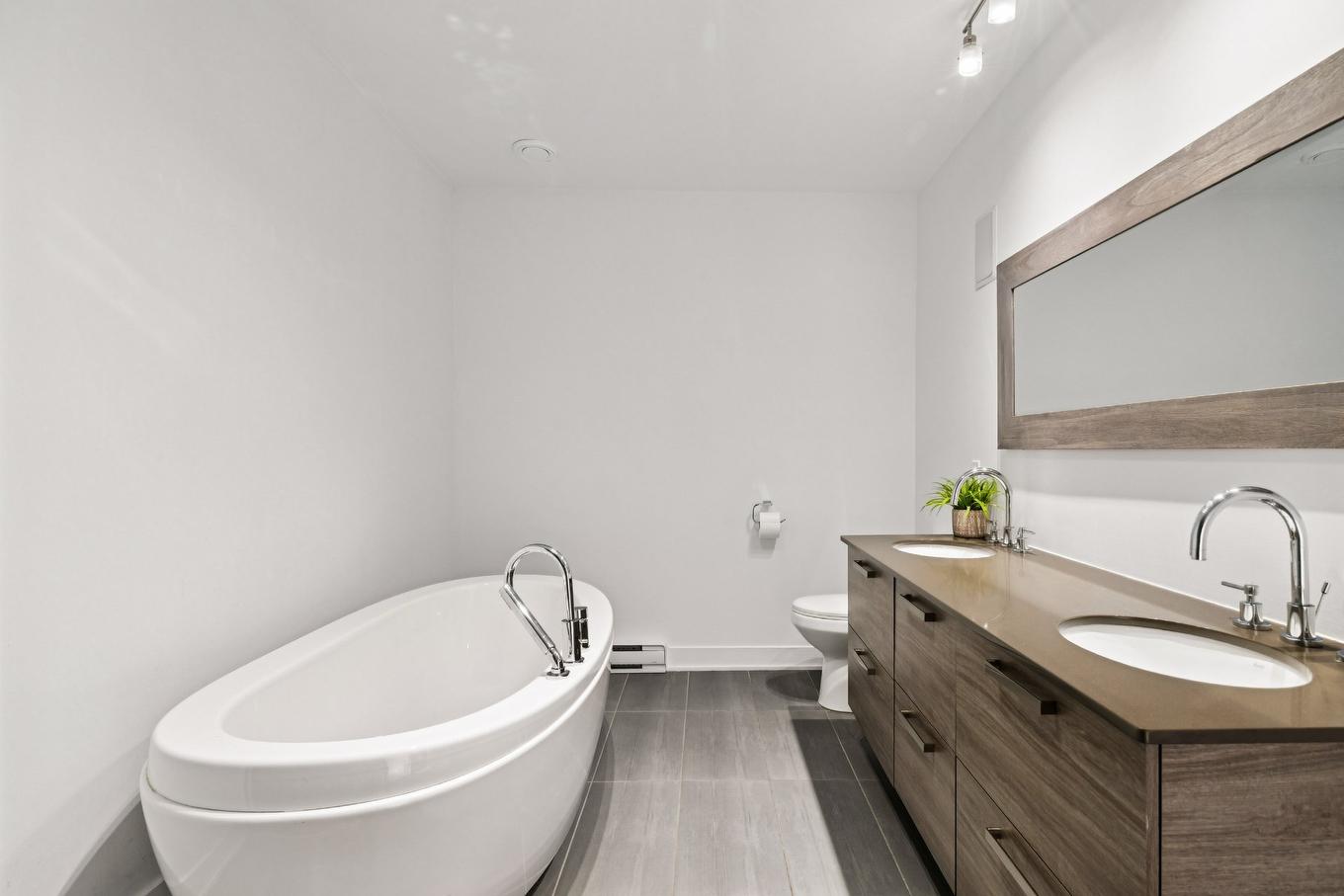 Bathroom - 1688 Rue Henri-Blaquière, Chambly, QC - Indoor Photo Showing Bathroom