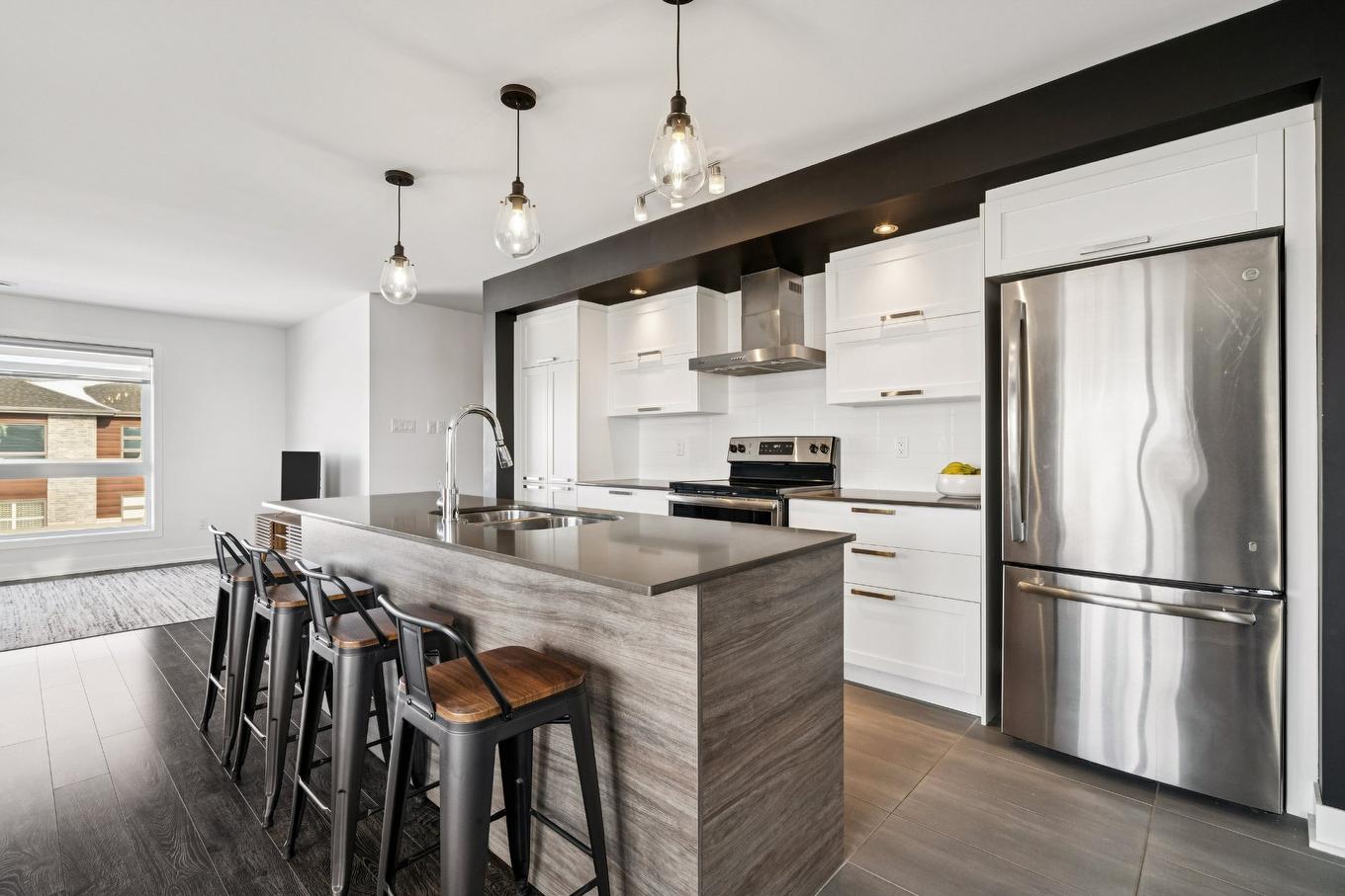 Kitchen - 1688 Rue Henri-Blaquière, Chambly, QC - Indoor Photo Showing Kitchen With Upgraded Kitchen