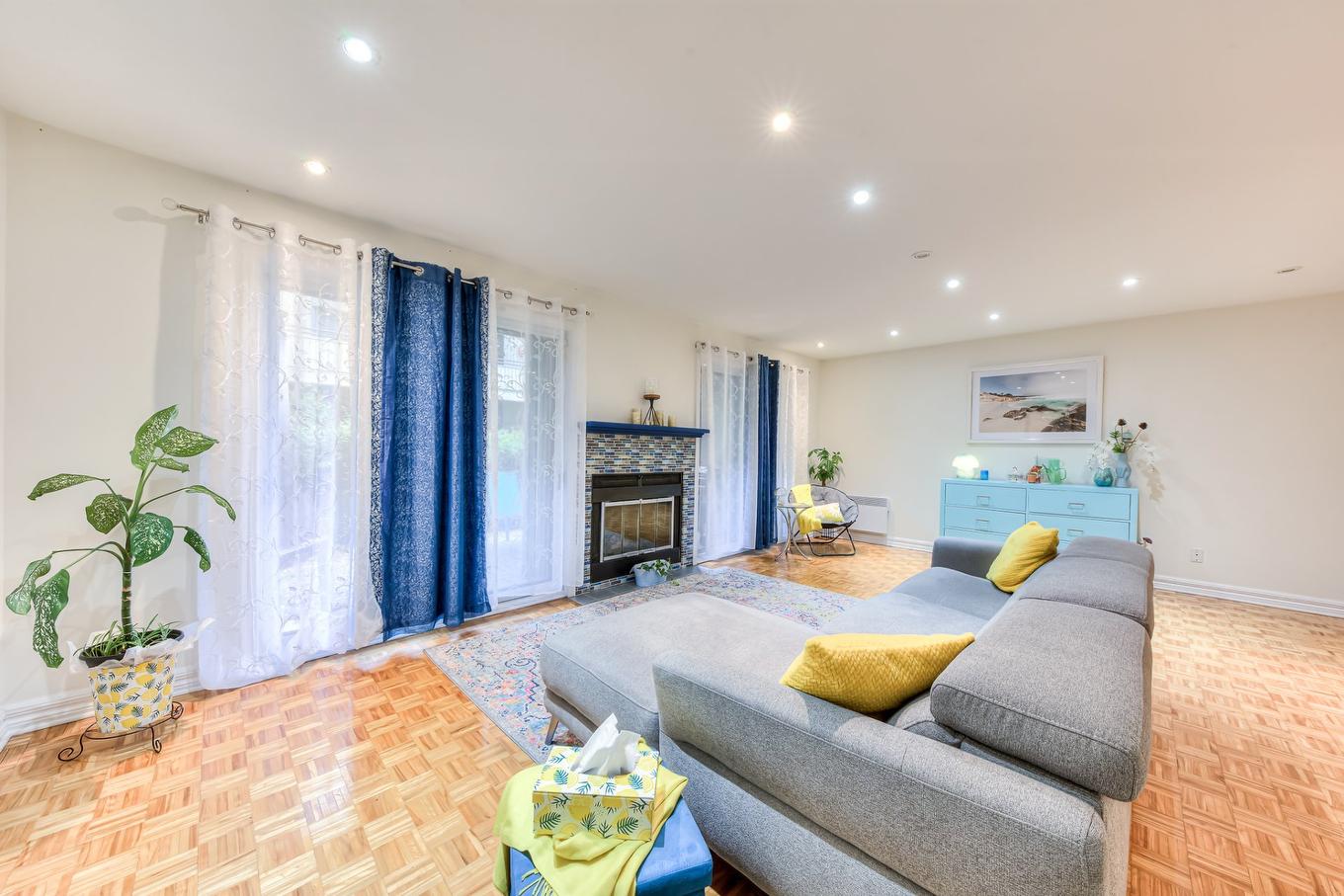 Salon - 4136 Rue De La Seine, Laval (Chomedey), QC - Indoor Photo Showing Living Room With Fireplace
