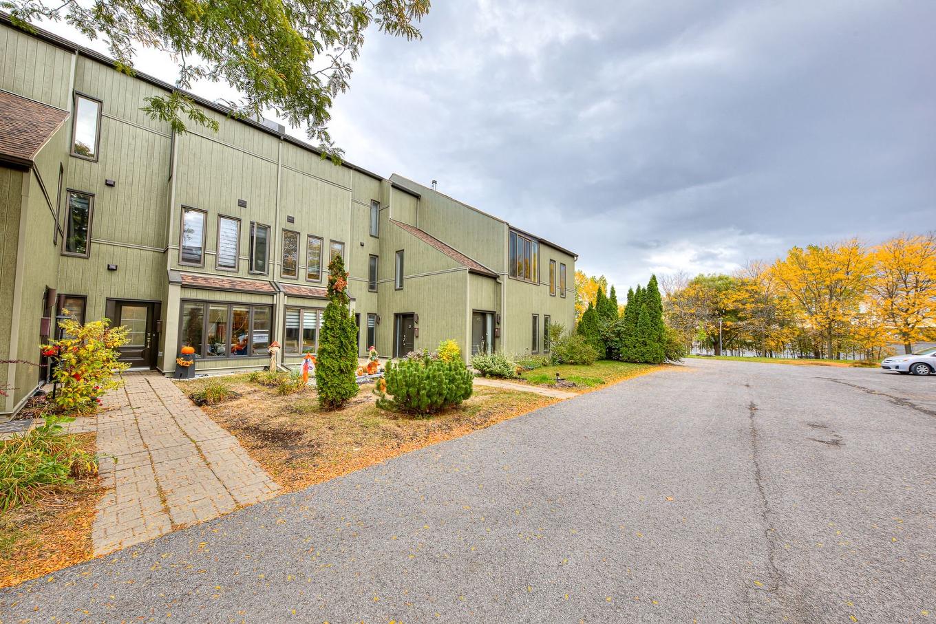 Façade - 4136 Rue De La Seine, Laval (Chomedey), QC - Outdoor