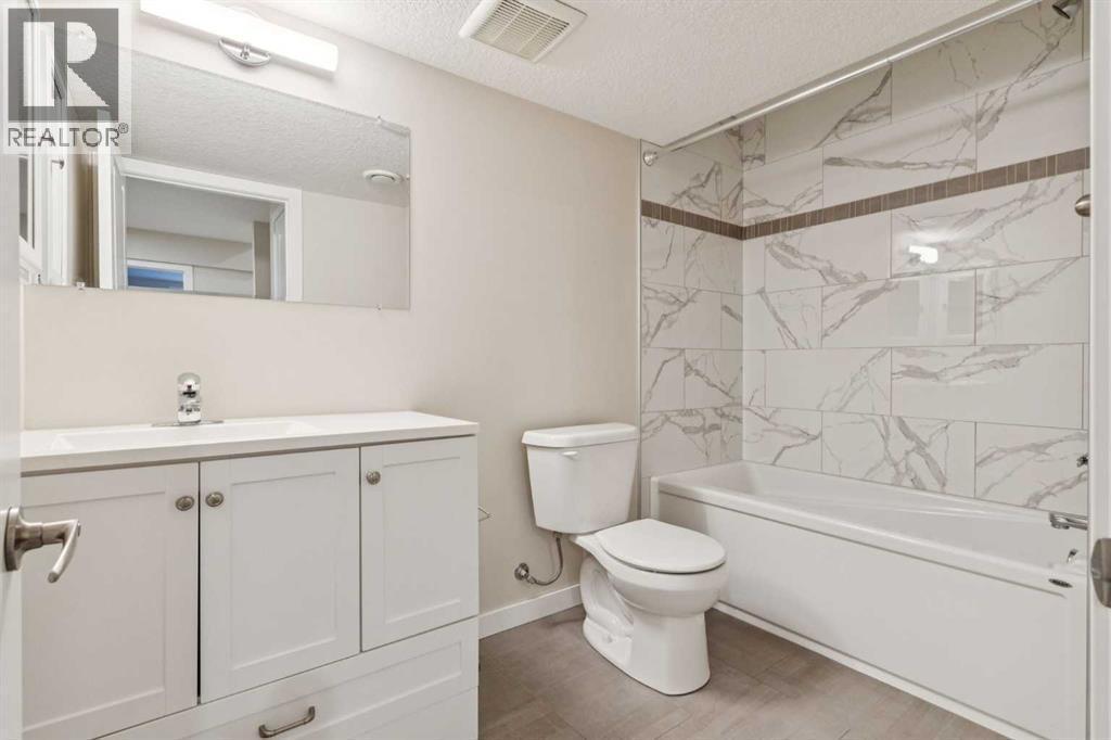116 Walden Parade Se, Calgary, AB - Indoor Photo Showing Bathroom