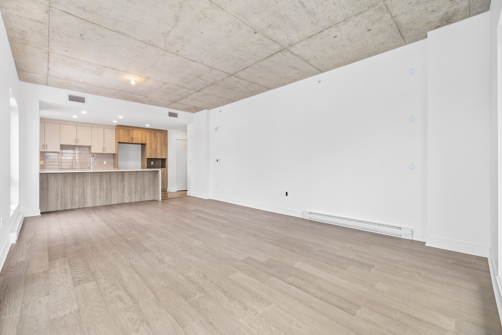 Living Room - 810-244 Boul. Hymus, Pointe-Claire, QC - Indoor Photo Showing Kitchen