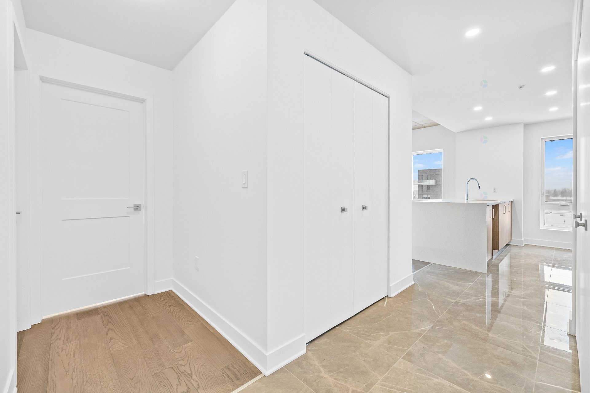 Passageway - 810-244 Boul. Hymus, Pointe-Claire, QC - Indoor Photo Showing Other Room