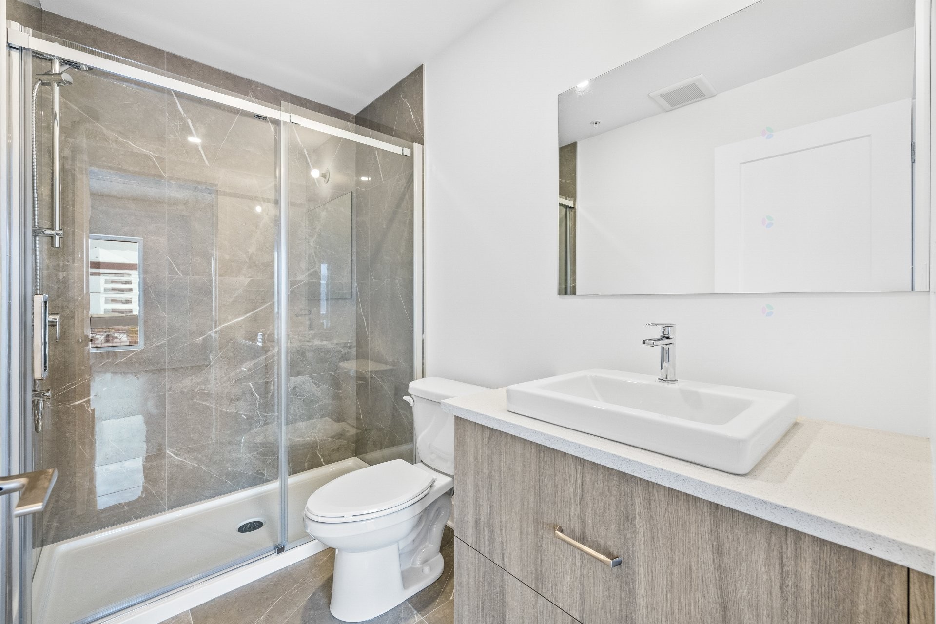 Master Bathroom - 810-244 Boul. Hymus, Pointe-Claire, QC - Indoor Photo Showing Bathroom