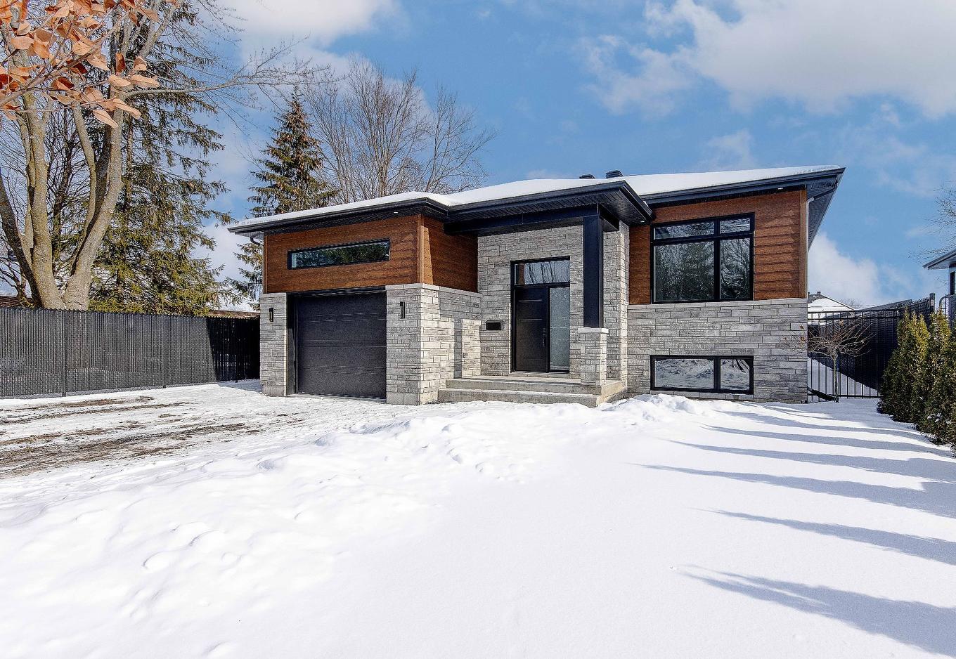 Façade - 2 Rue Catherine, Saint-Jean-Sur-Richelieu, QC - Outdoor With Facade