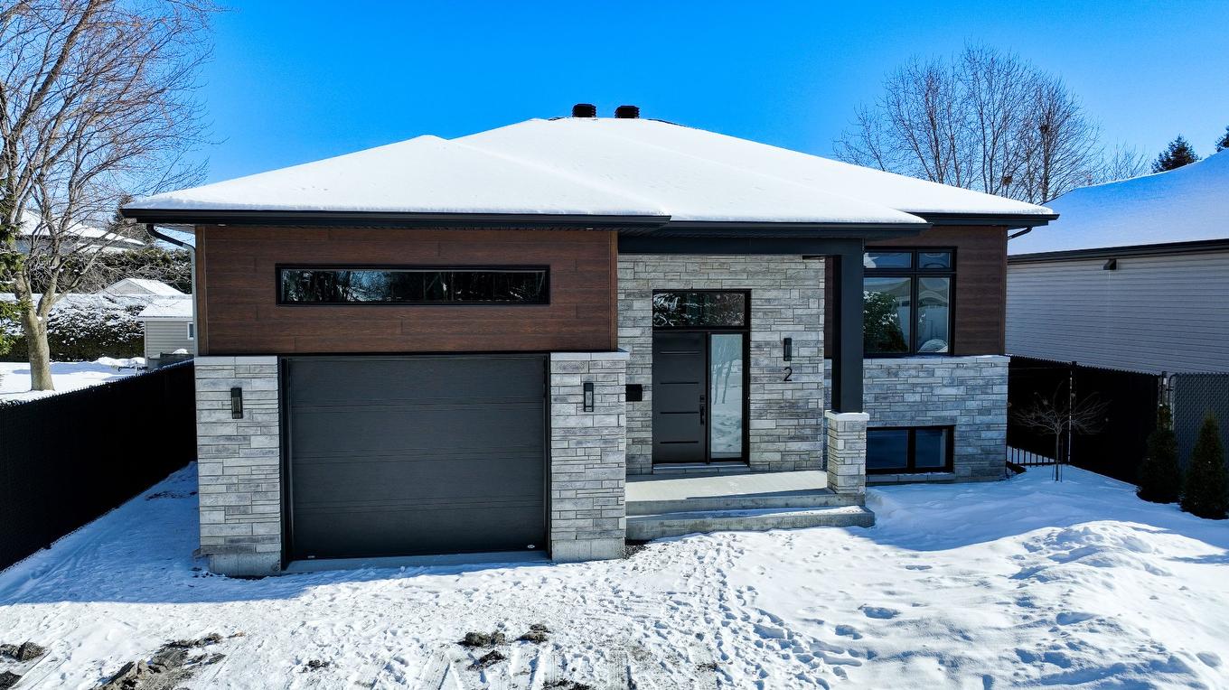 Façade - 2 Rue Catherine, Saint-Jean-Sur-Richelieu, QC - Outdoor