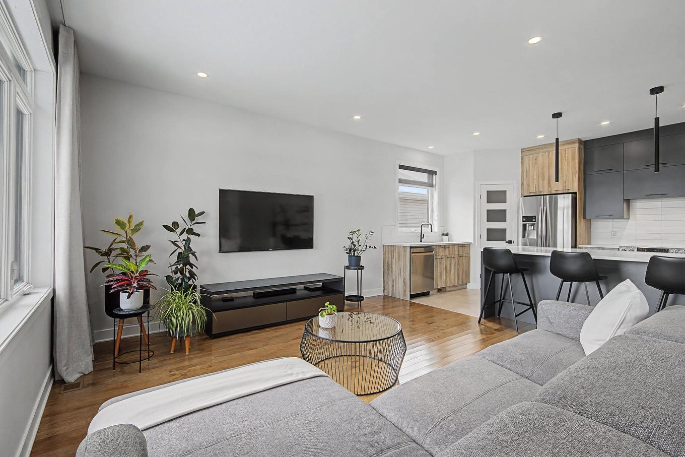 Salon - 2 Rue Catherine, Saint-Jean-Sur-Richelieu, QC - Indoor Photo Showing Living Room