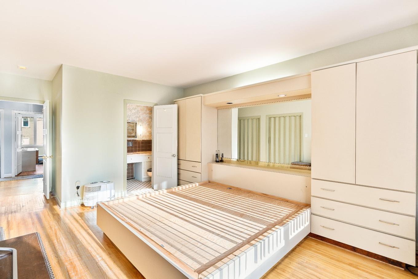 Bedroom - 174 Prom. Sheraton, Montréal-Ouest, QC - Indoor Photo Showing Bedroom