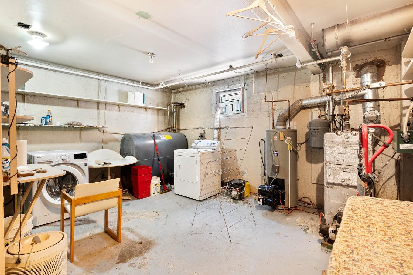 Basement - 174 Prom. Sheraton, Montréal-Ouest, QC - Indoor Photo Showing Laundry Room