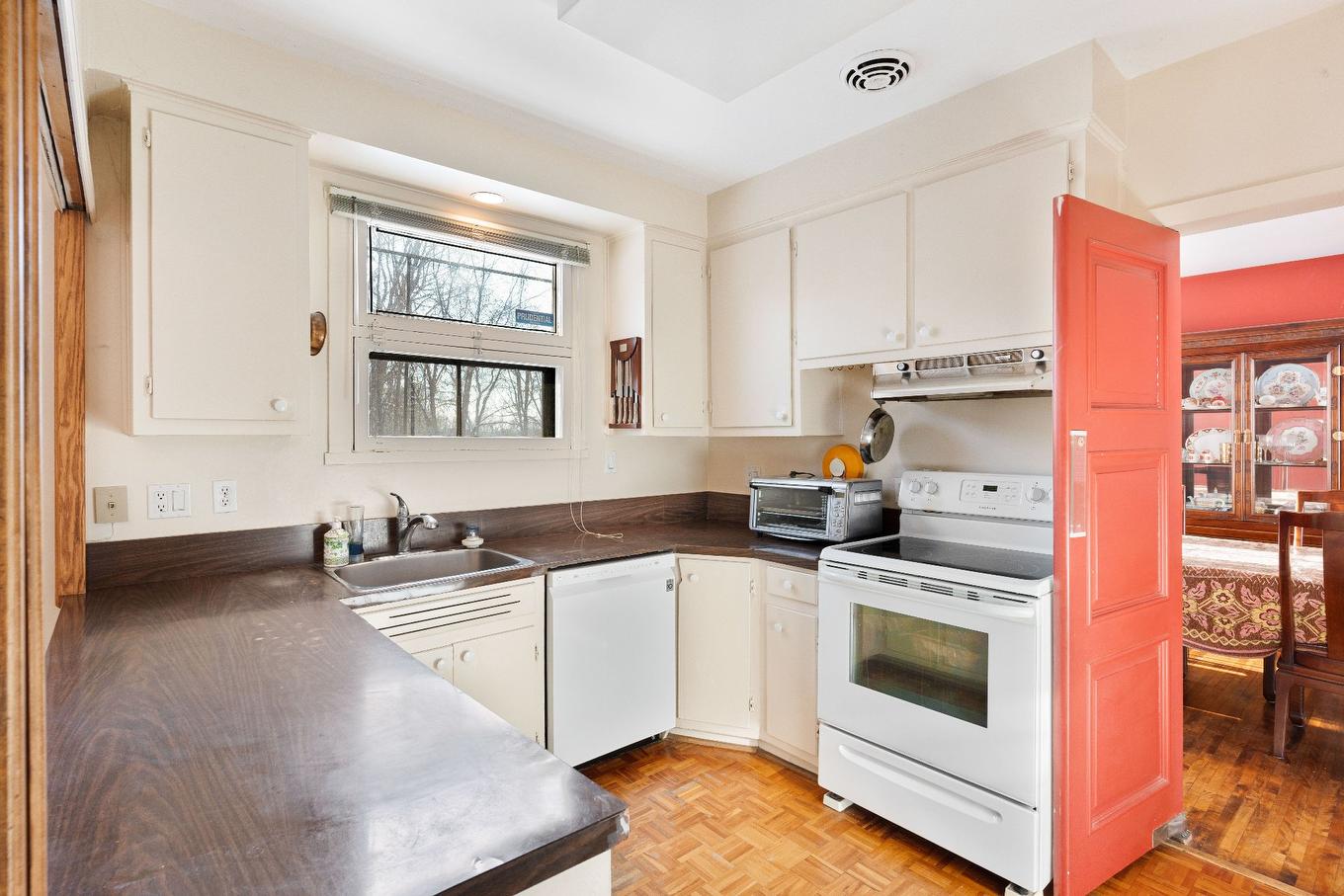 Kitchen - 174 Prom. Sheraton, Montréal-Ouest, QC - Indoor Photo Showing Kitchen