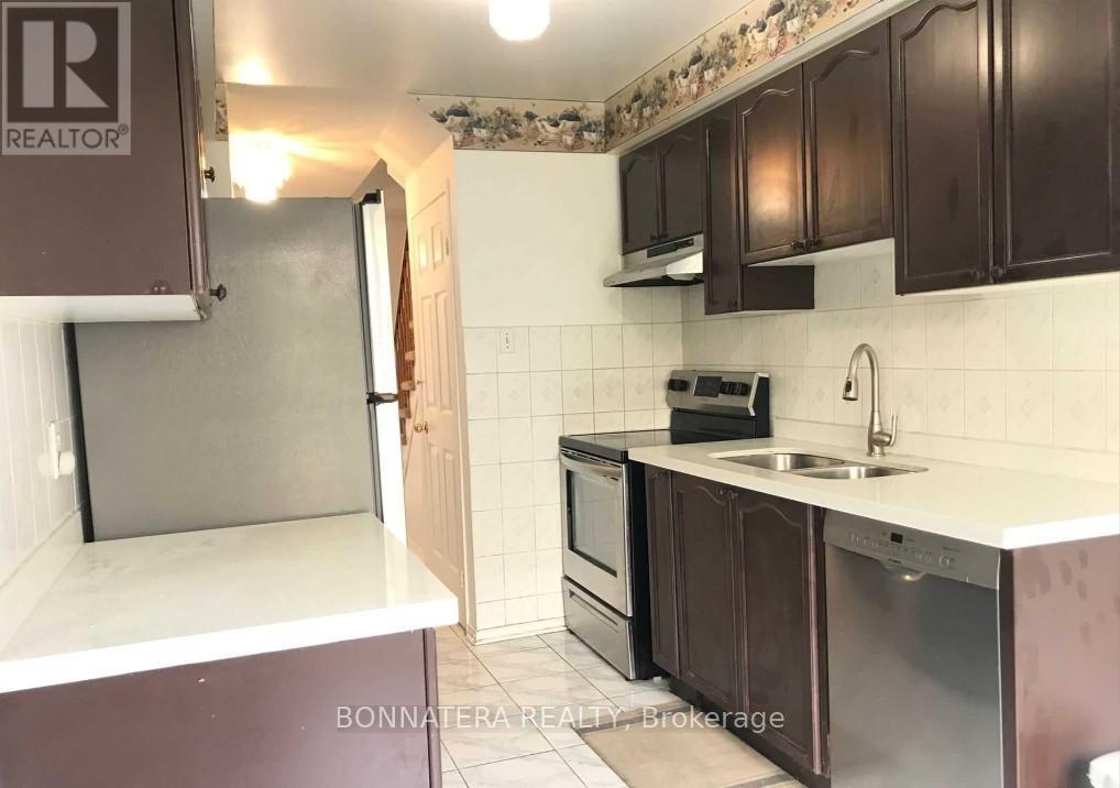 5359 Bullrush Drive, Mississauga, ON - Indoor Photo Showing Kitchen With Stainless Steel Kitchen With Double Sink