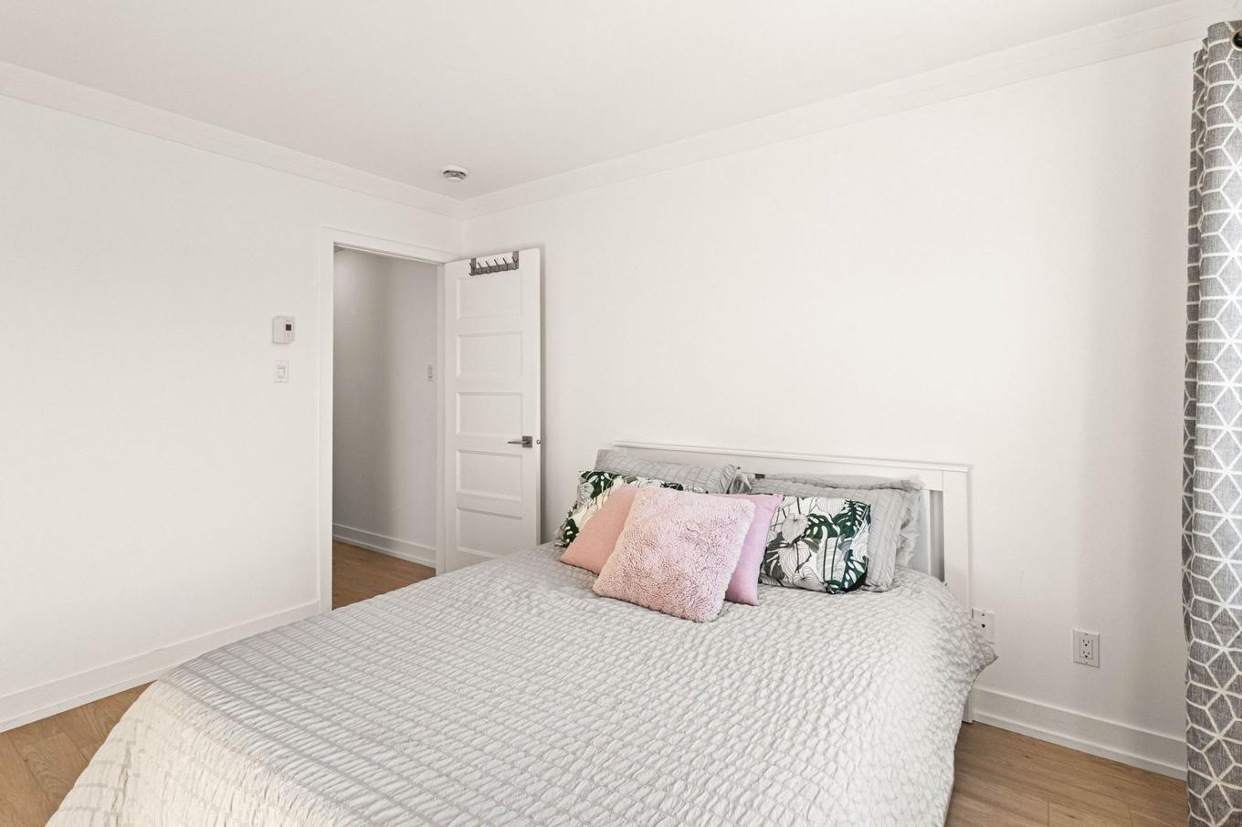 Primary bedroom - 2362 Rue Marquette, Longueuil (Le Vieux-Longueuil), QC - Indoor Photo Showing Bedroom