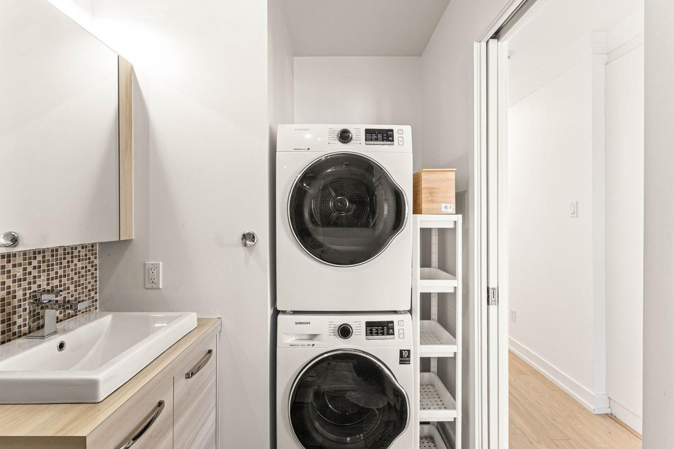 Laundry room - 2362 Rue Marquette, Longueuil (Le Vieux-Longueuil), QC - Indoor Photo Showing Laundry Room