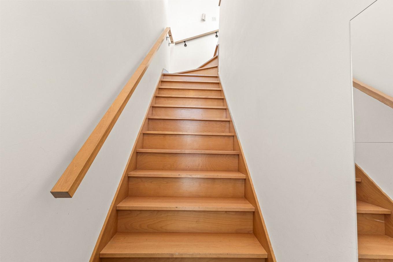 Staircase - 2362 Rue Marquette, Longueuil (Le Vieux-Longueuil), QC - Indoor Photo Showing Other Room