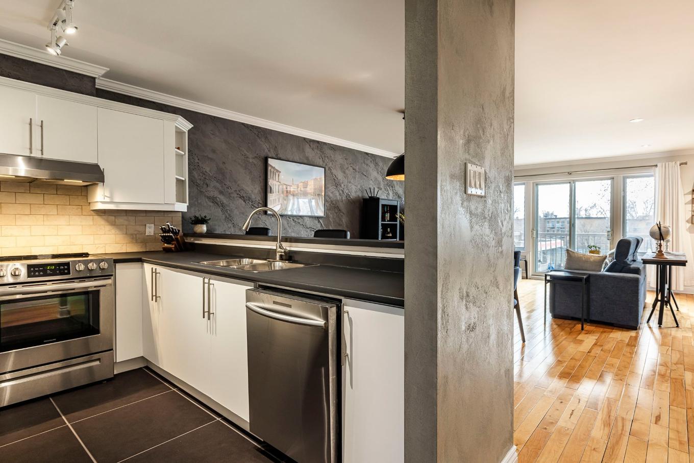 Cuisine - 7243 Boul. St-Michel, Montréal (Villeray/Saint-Michel/Parc-Extension), QC - Indoor Photo Showing Kitchen