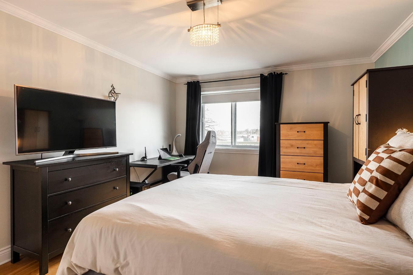 Chambre à coucher principale - 7243 Boul. St-Michel, Montréal (Villeray/Saint-Michel/Parc-Extension), QC - Indoor Photo Showing Bedroom