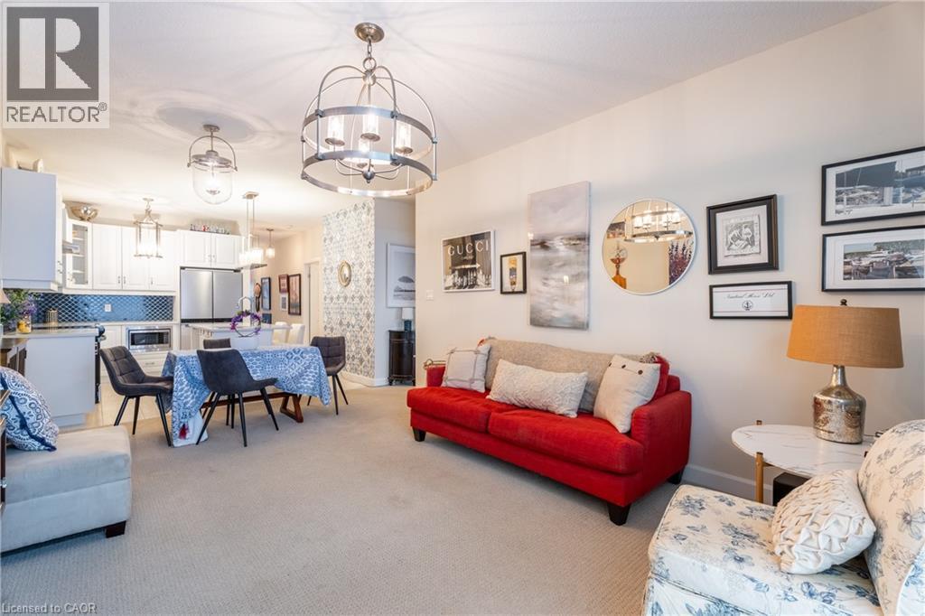 7 Comet Lane, Crystal Beach, ON - Indoor Photo Showing Living Room