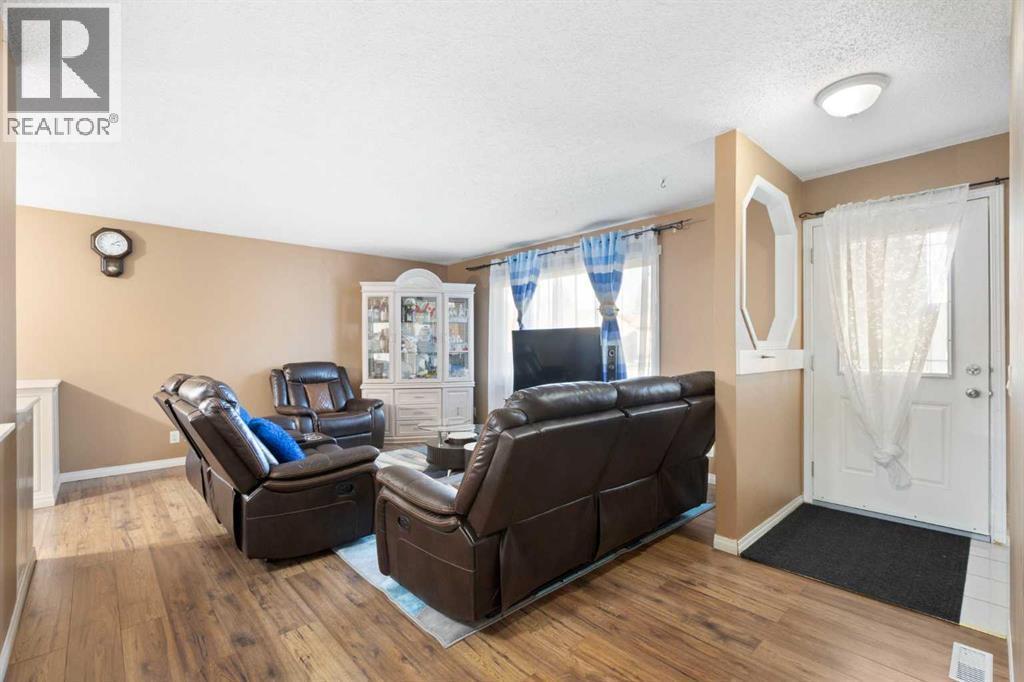 6124 Maddock Drive Ne, Calgary, AB - Indoor
