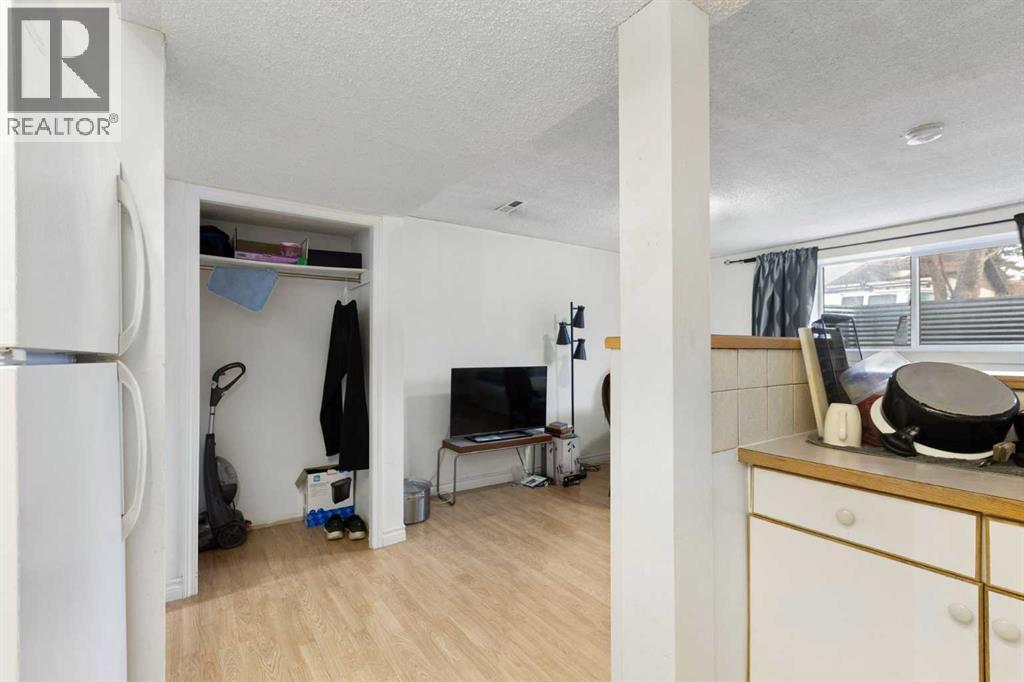 6124 Maddock Drive Ne, Calgary, AB - Indoor