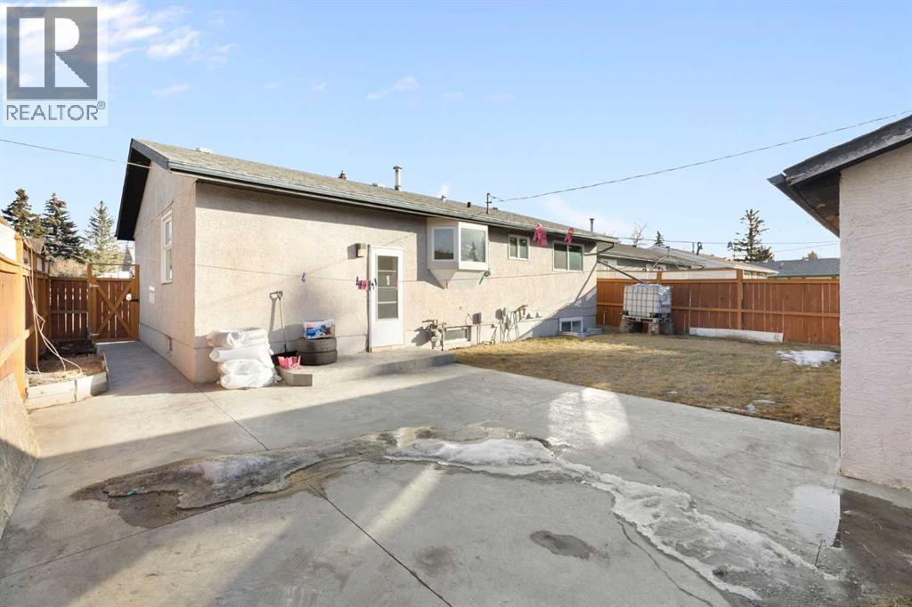 6124 Maddock Drive Ne, Calgary, AB - Outdoor