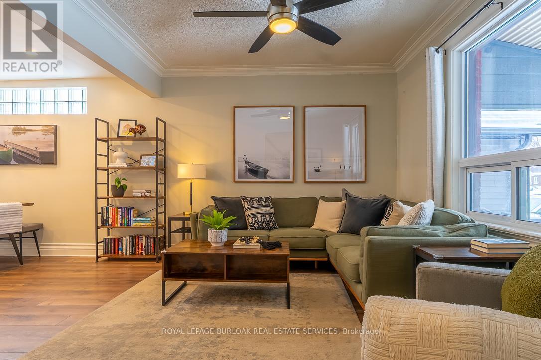 115 Prince George Avenue, Hamilton, ON - Indoor Photo Showing Living Room