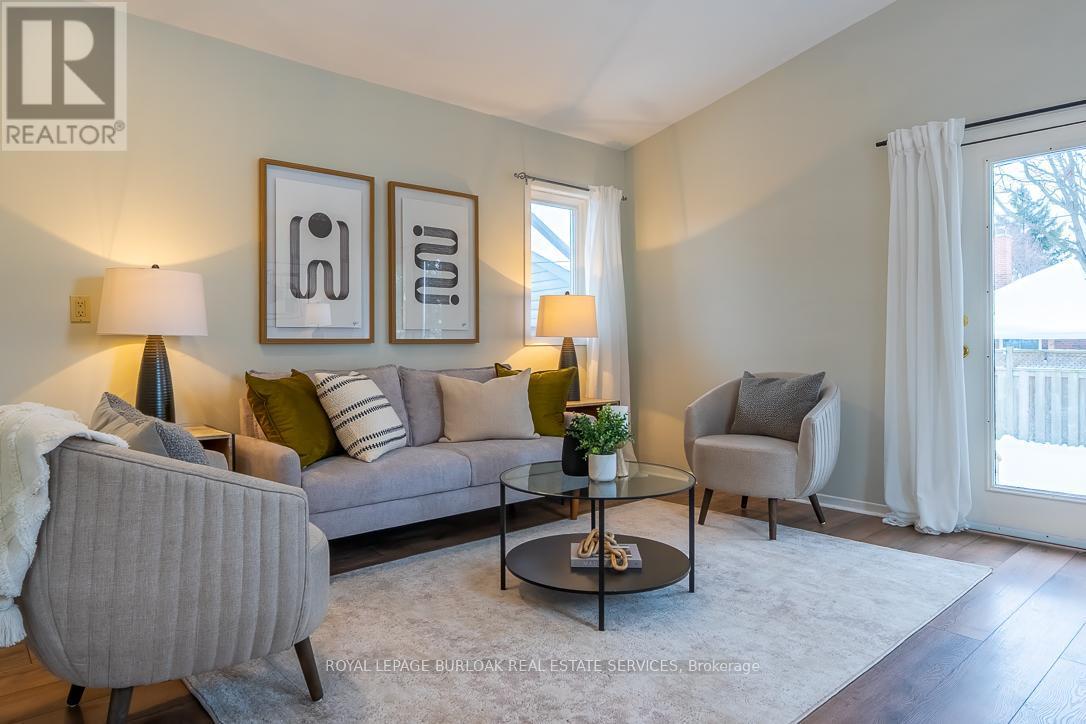 115 Prince George Avenue, Hamilton, ON - Indoor Photo Showing Living Room