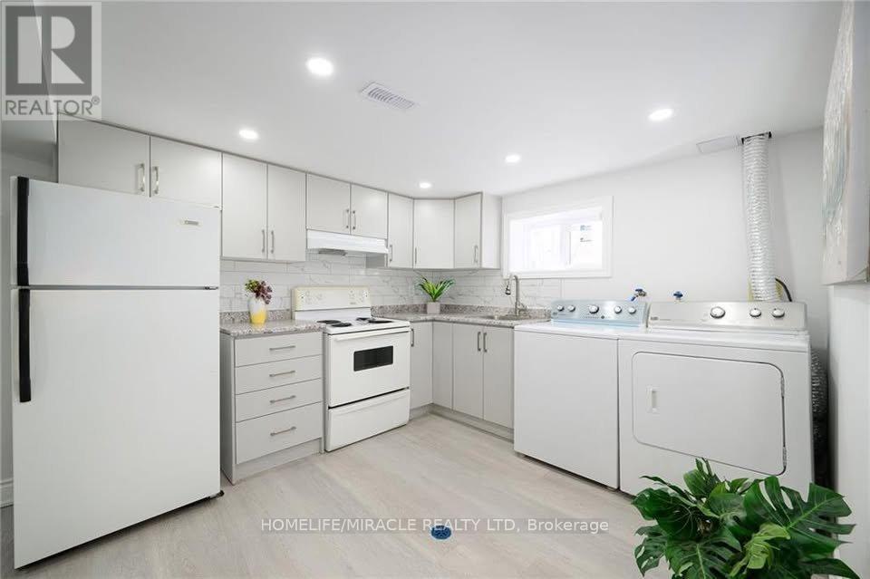 234 East 33Rd Street, Hamilton, ON - Indoor Photo Showing Laundry Room