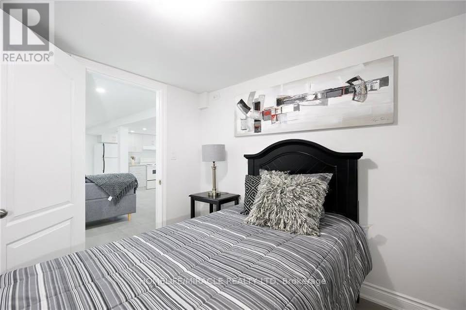 234 East 33Rd Street, Hamilton, ON - Indoor Photo Showing Bedroom