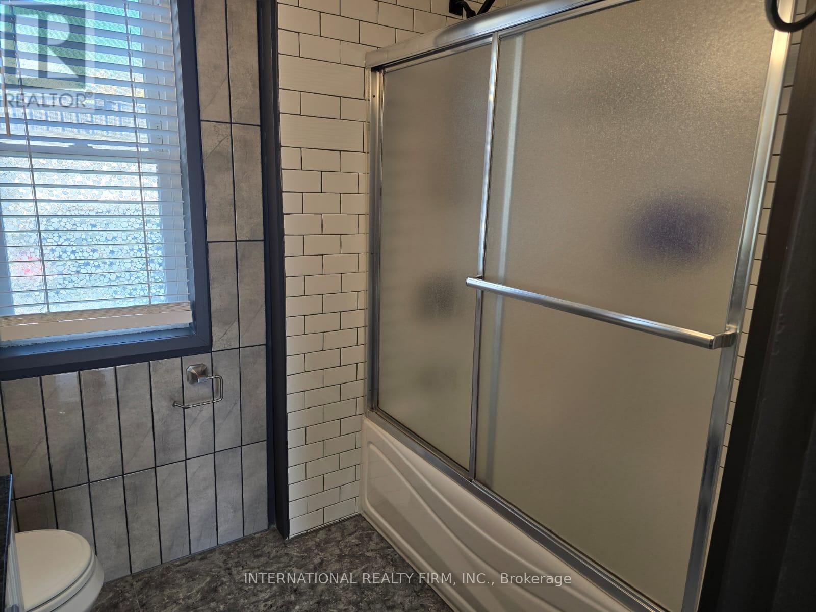 731 Knox Avenue, Hamilton, ON - Indoor Photo Showing Bathroom