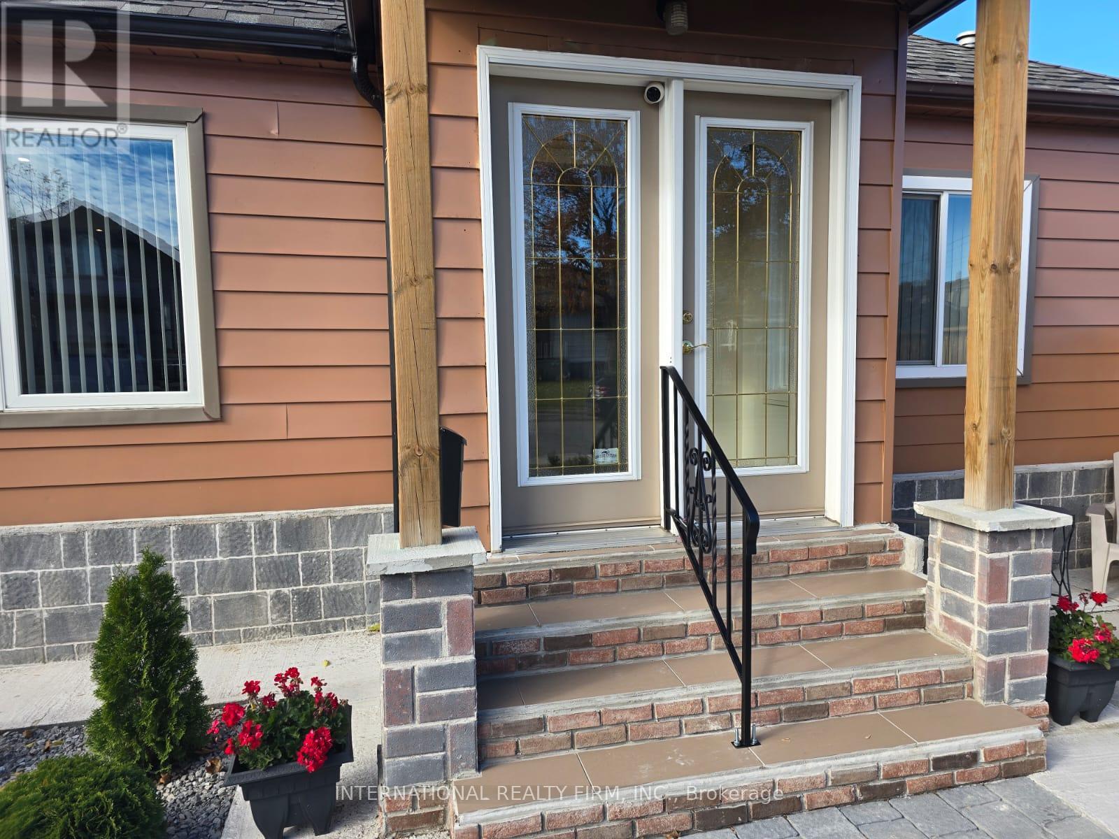 731 Knox Avenue, Hamilton, ON - Outdoor With Deck Patio Veranda With Exterior