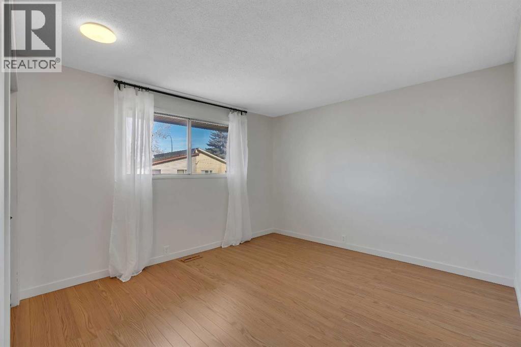 3404 35 Avenue Se, Calgary, AB - Indoor Photo Showing Other Room