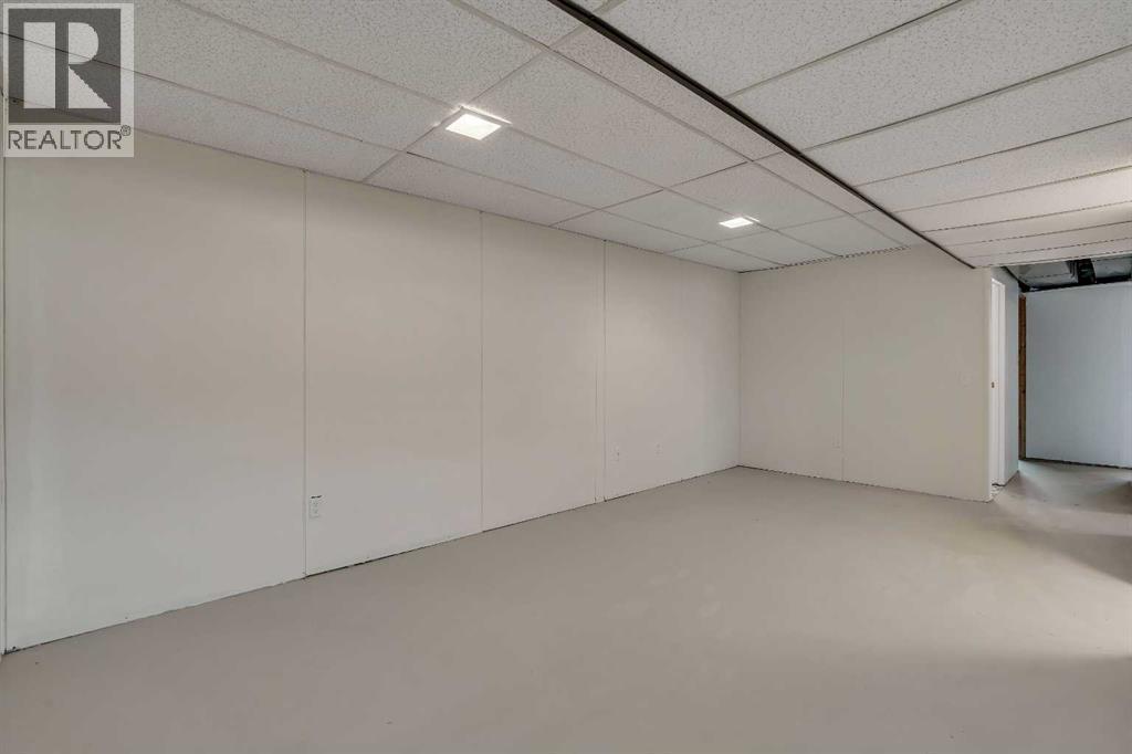 3404 35 Avenue Se, Calgary, AB - Indoor