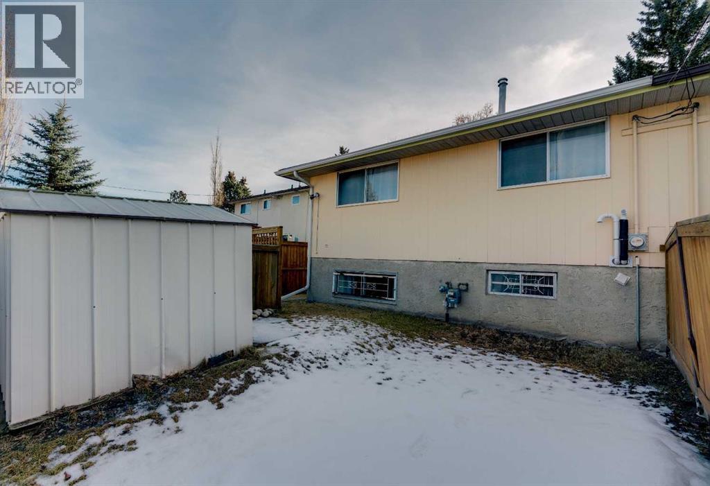 3404 35 Avenue Se, Calgary, AB - Outdoor