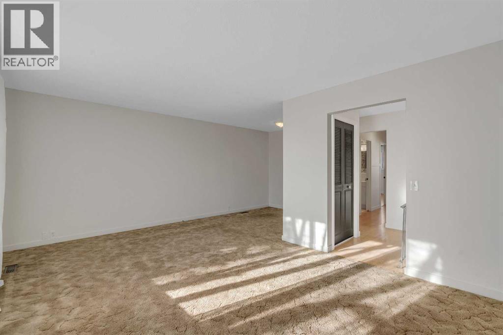 3404 35 Avenue Se, Calgary, AB - Indoor Photo Showing Other Room