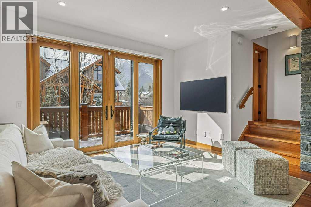 4, 511 6Th Avenue, Canmore, AB - Indoor Photo Showing Living Room