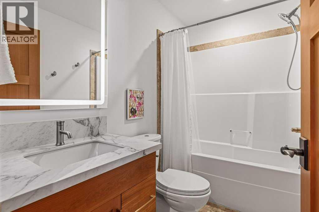 4, 511 6Th Avenue, Canmore, AB - Indoor Photo Showing Bathroom