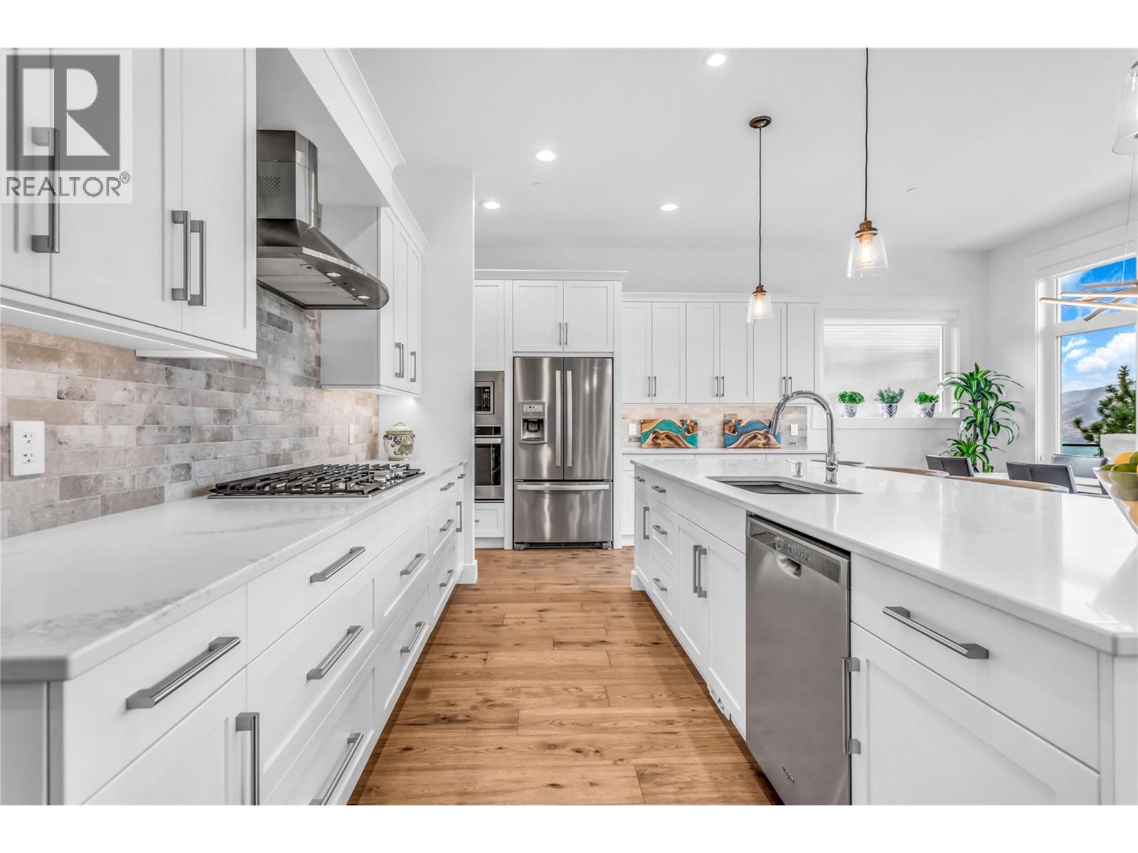 3452 Blue Grass Lane, Kelowna, BC - Indoor Photo Showing Kitchen With Upgraded Kitchen