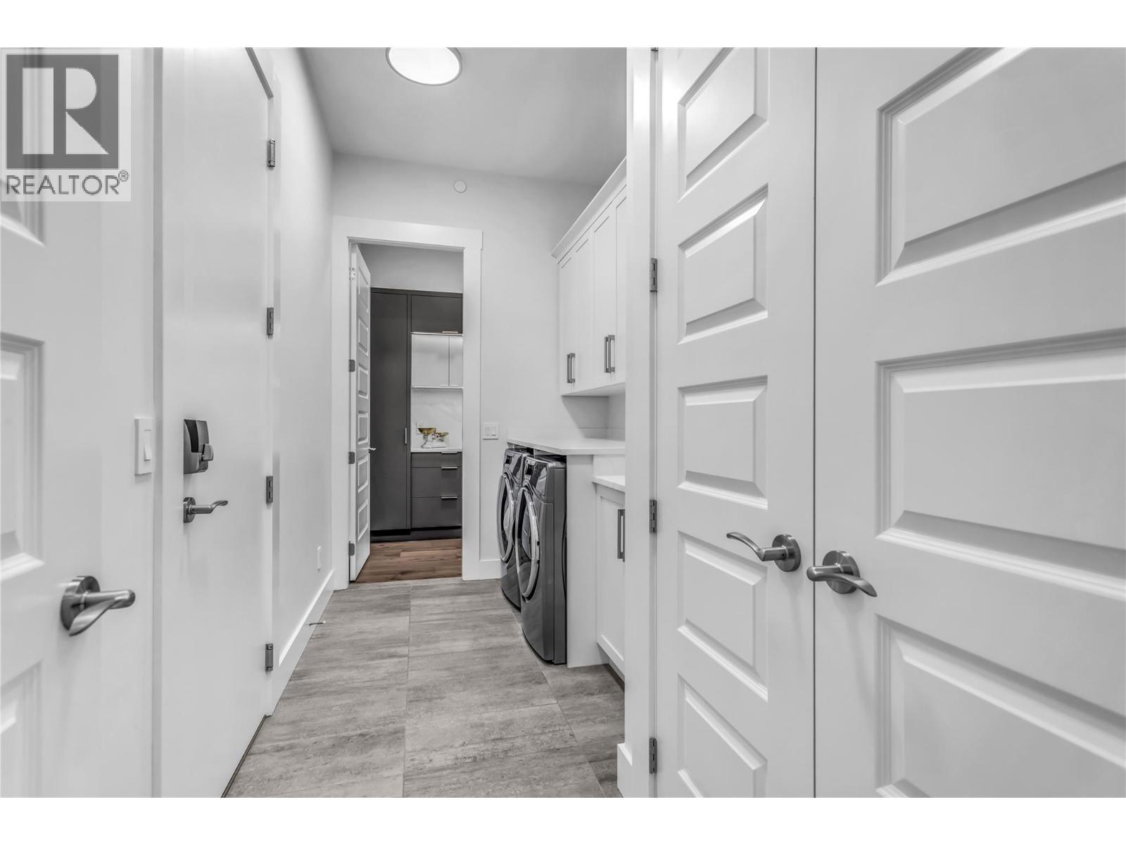 3452 Blue Grass Lane, Kelowna, BC - Indoor Photo Showing Laundry Room