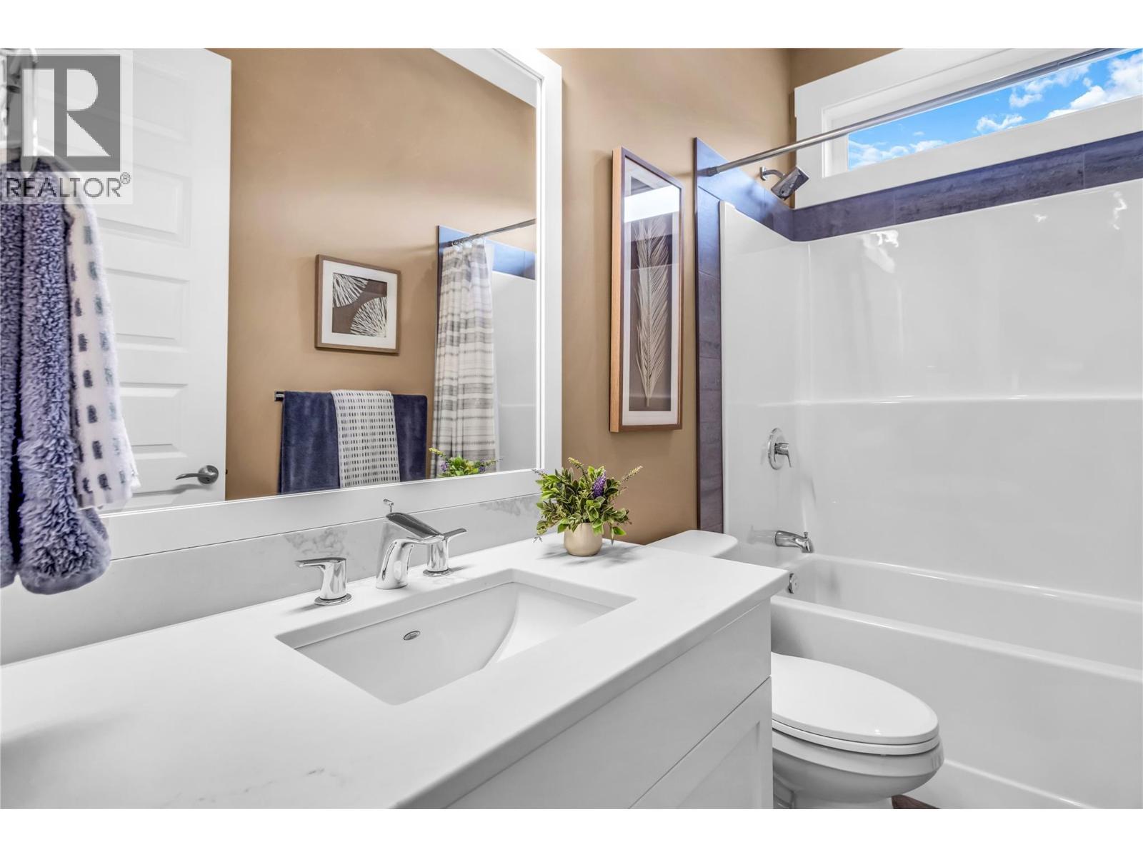 3452 Blue Grass Lane, Kelowna, BC - Indoor Photo Showing Other Room