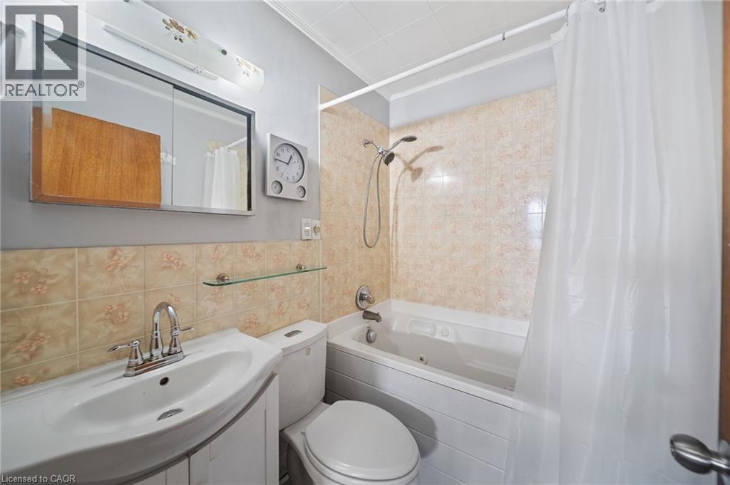 187 Mcanulty Boulevard, Hamilton, ON - Indoor Photo Showing Bathroom