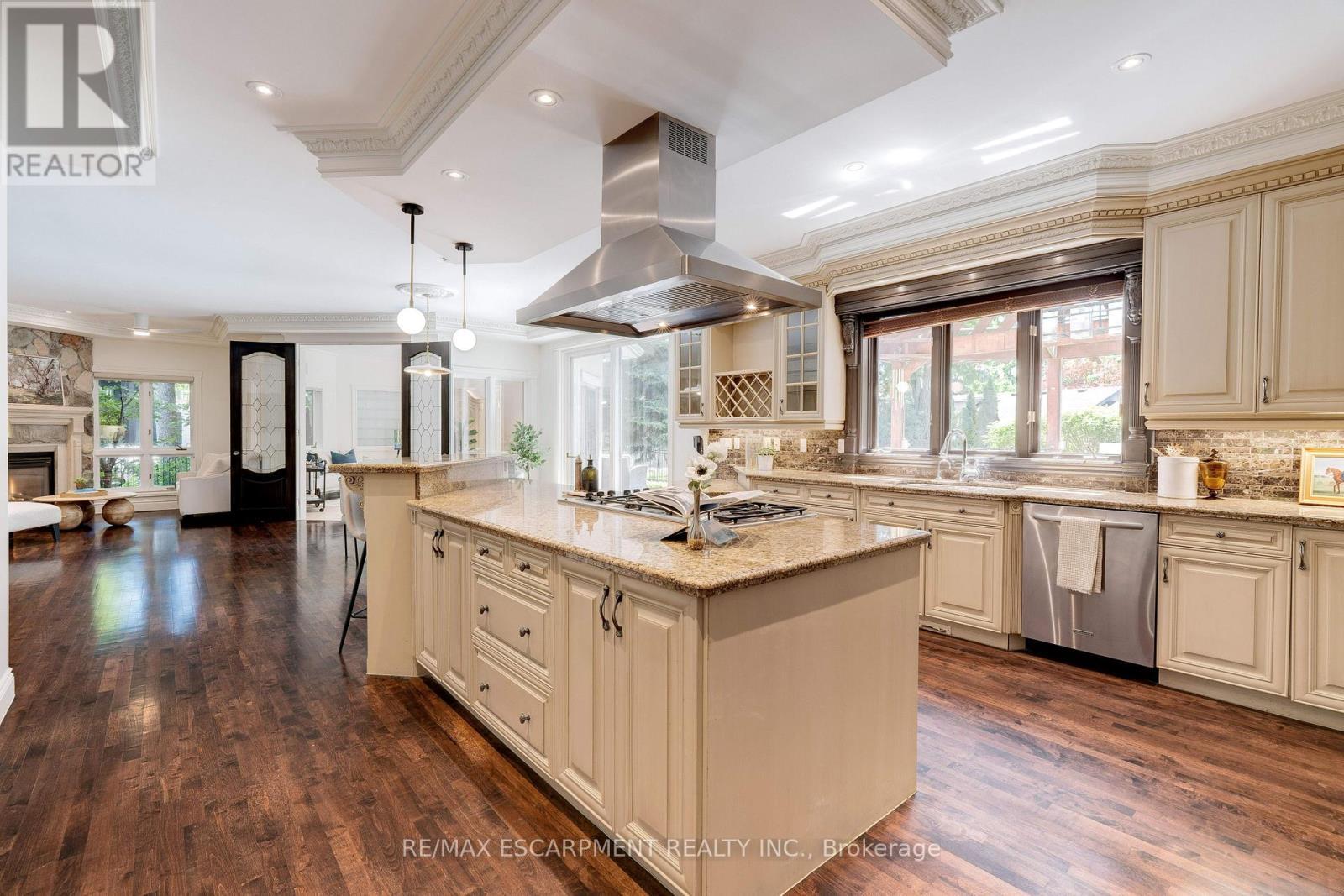 106 Appleby Place, Burlington, ON - Indoor Photo Showing Kitchen With Upgraded Kitchen